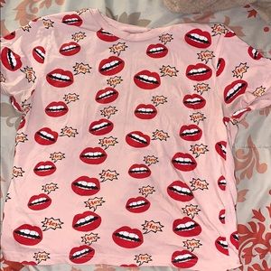 Cute Cropped Lip Shirt